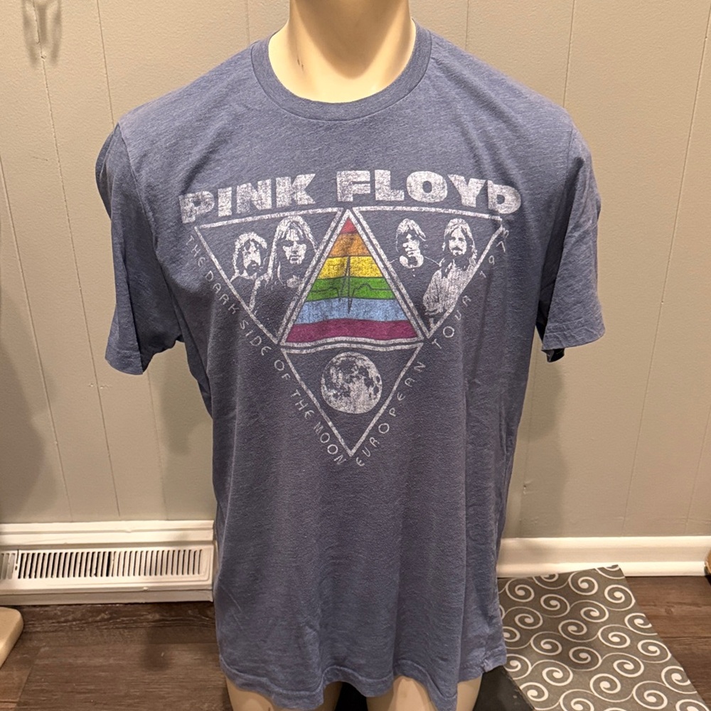 B28 Pink Floyd Men Vintage Concert Rainbow Blue Prism Short Sleeve Tee